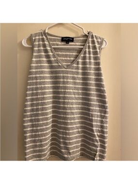 Jones New York Gray & White Striped V-Neck Sleeveless Top